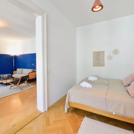 Beautiful Flat Next To Karlskirche Вена Экстерьер фото