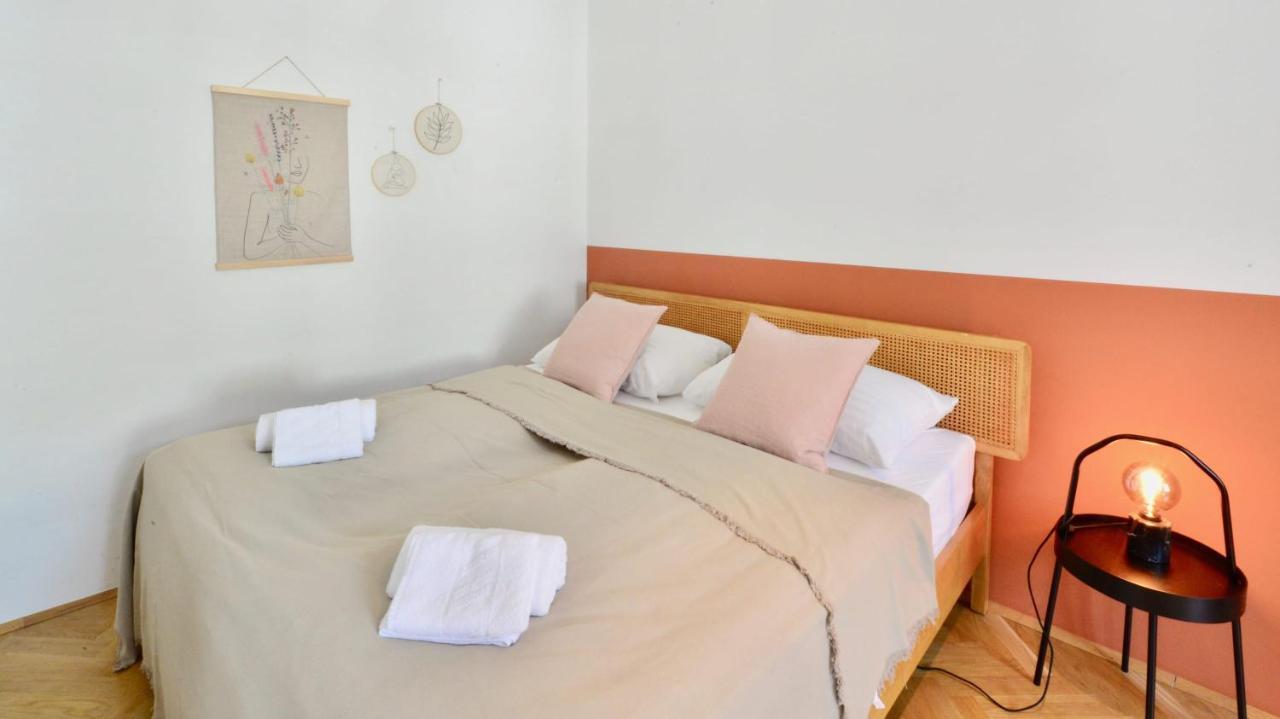 Beautiful Flat Next To Karlskirche Вена Экстерьер фото