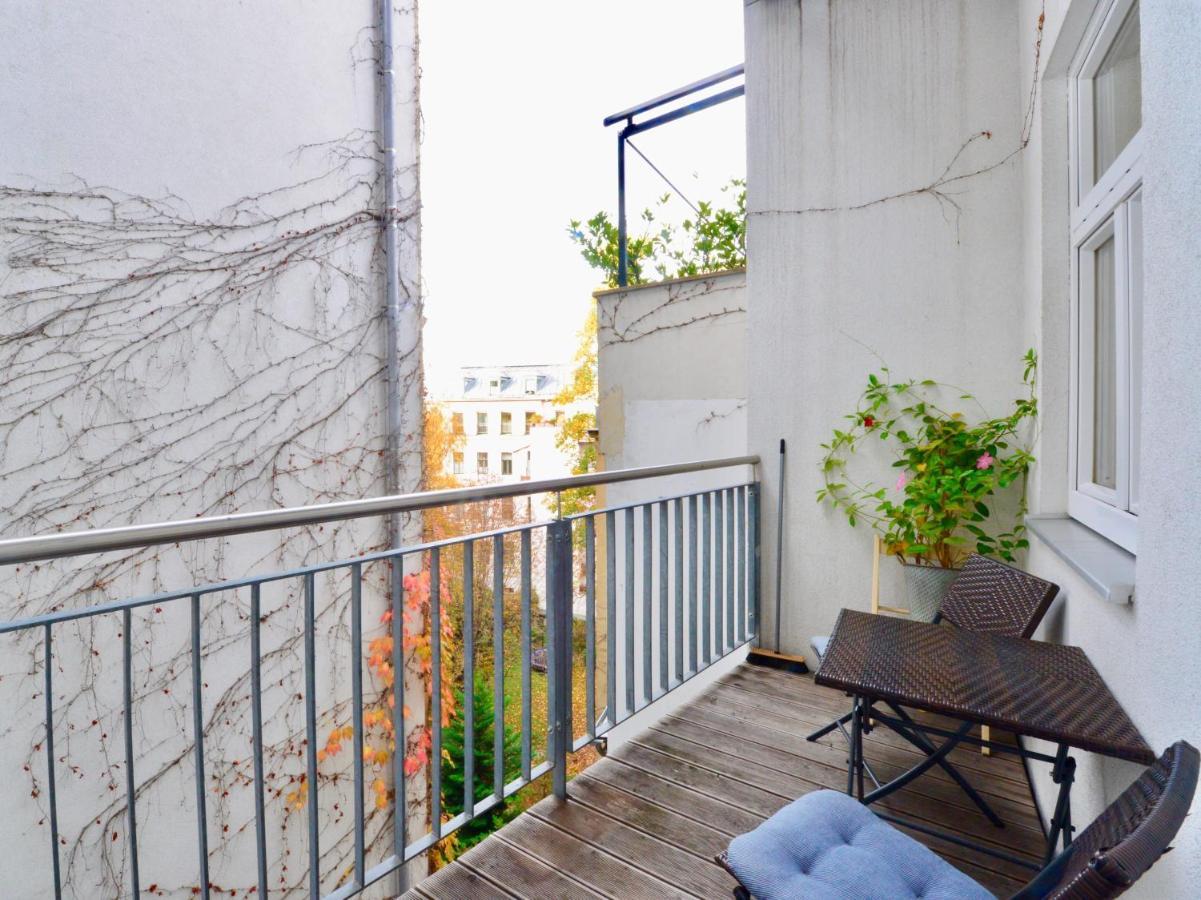Beautiful Flat Next To Karlskirche Вена Экстерьер фото