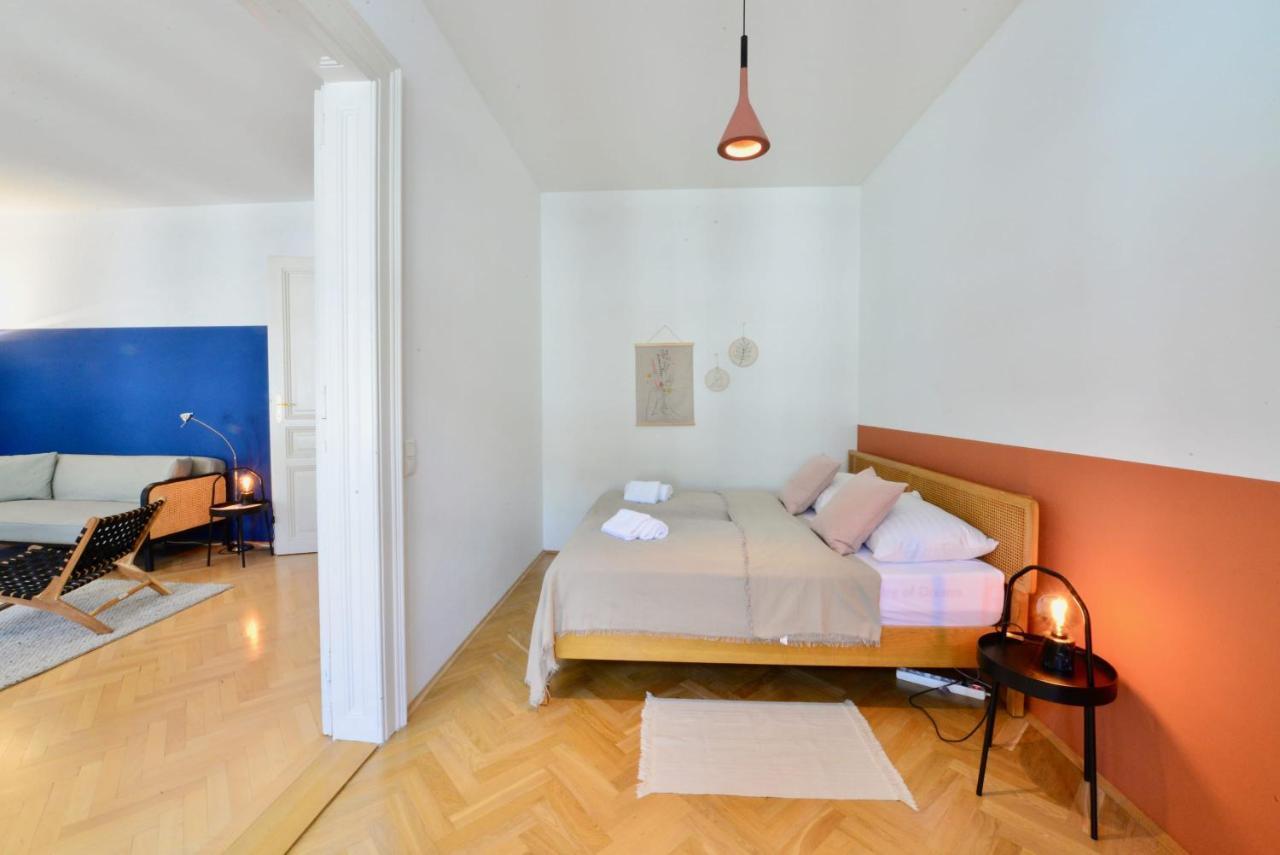 Beautiful Flat Next To Karlskirche Вена Экстерьер фото