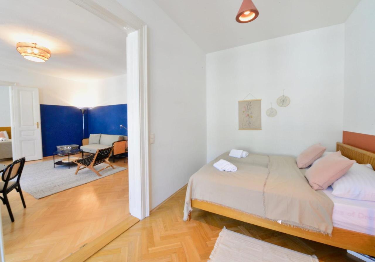 Beautiful Flat Next To Karlskirche Вена Экстерьер фото
