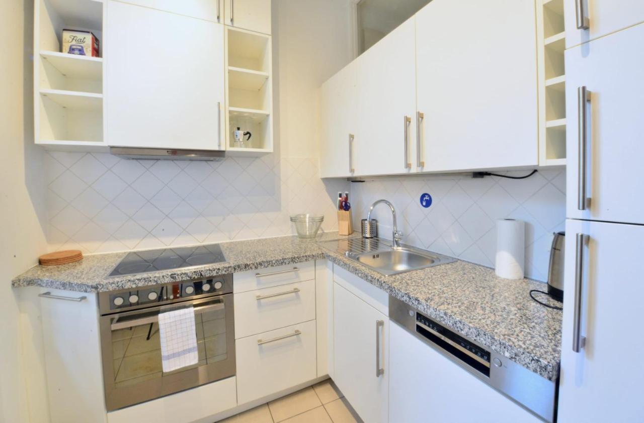 Beautiful Flat Next To Karlskirche Вена Экстерьер фото