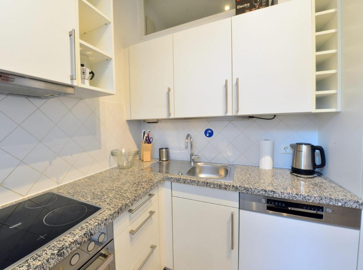 Beautiful Flat Next To Karlskirche Вена Экстерьер фото