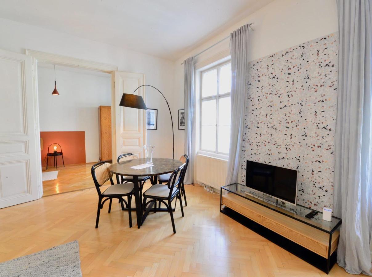 Beautiful Flat Next To Karlskirche Вена Экстерьер фото