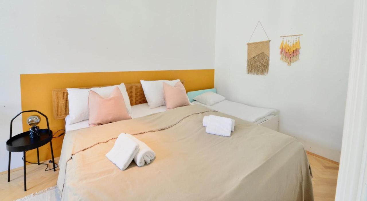 Beautiful Flat Next To Karlskirche Вена Экстерьер фото